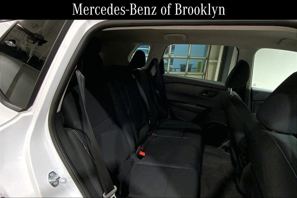 Used 2024 Nissan Rogue S image 18