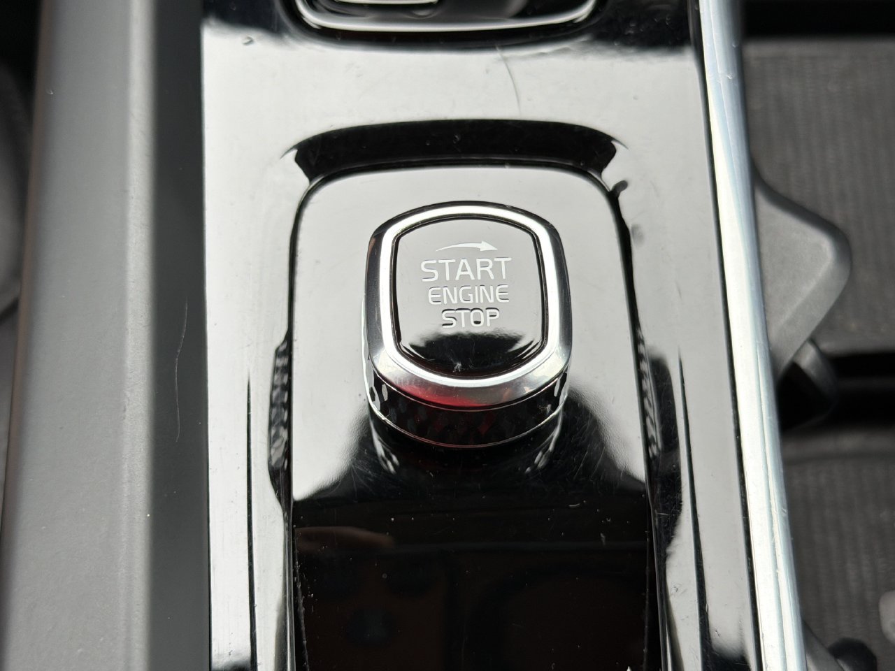Used 2025 Volvo XC60 B5 Plus AWD/4WD image 8