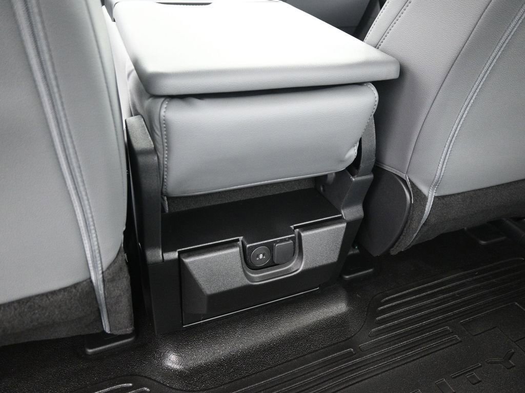 New 2026 Ford F250 XL w/ XL Chrome Package image 10