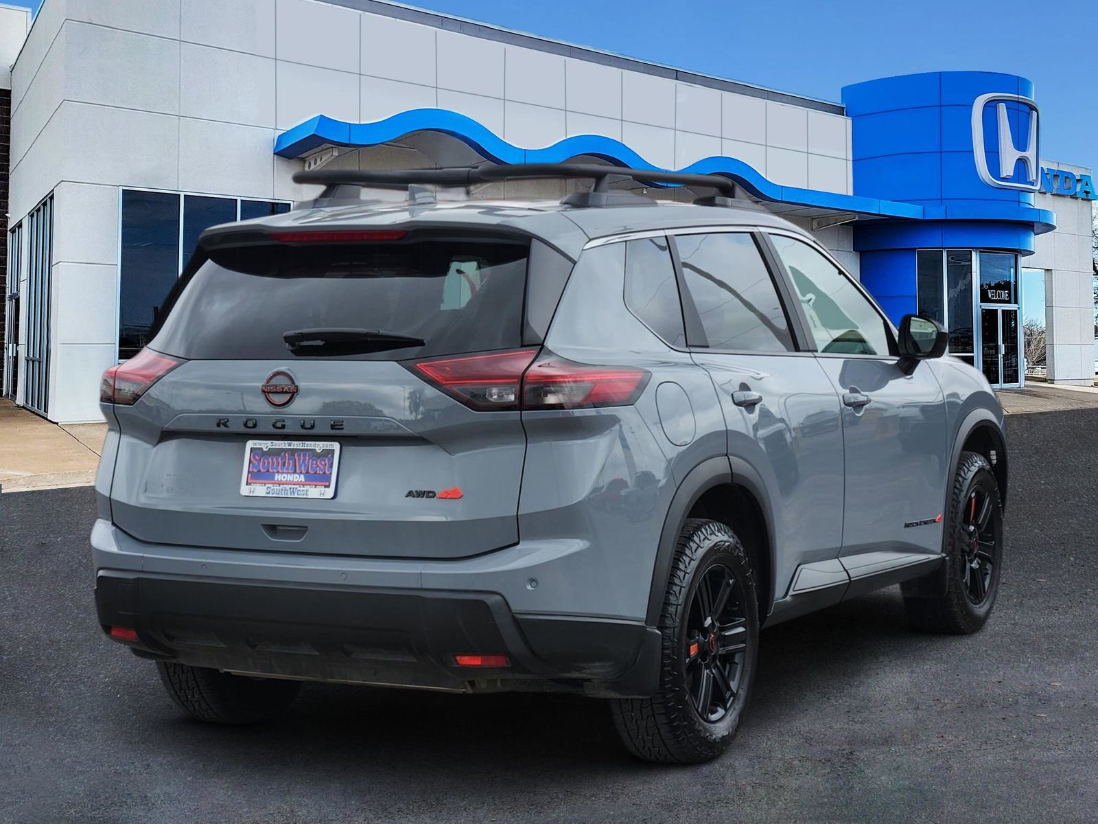 Used 2025 Nissan Rogue SV image 5