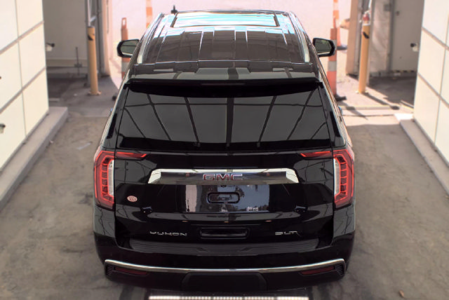 Used 2022 GMC Yukon SLT w/ SLT Premium Package AWD/4WD image 5