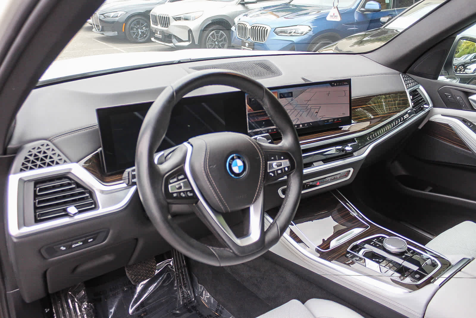 Used 2024 BMW X5 xDrive50e w/ Climate Comfort Package AWD/4WD image 16