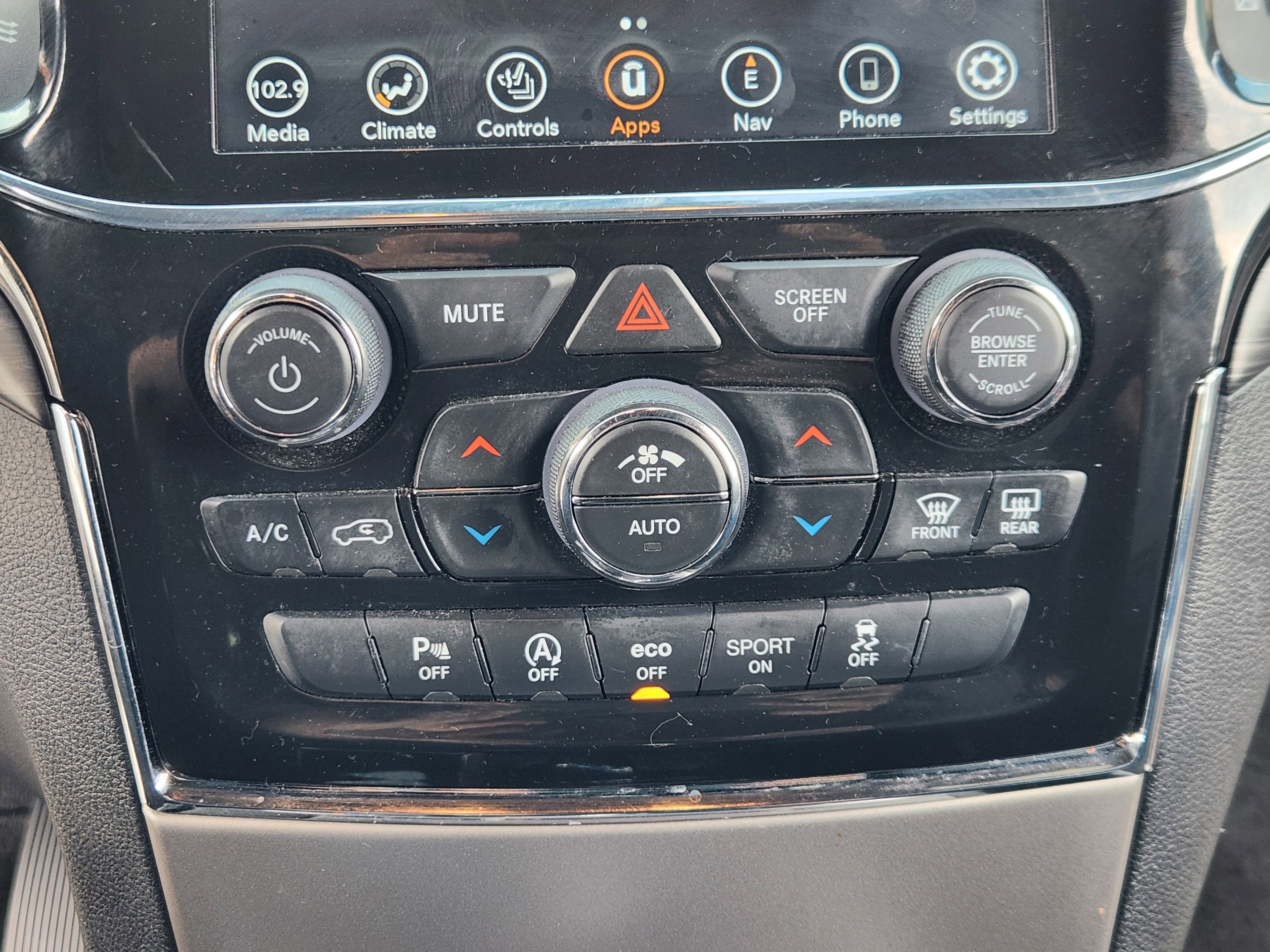 Used 2022 Jeep Grand Cherokee Laredo X image 22