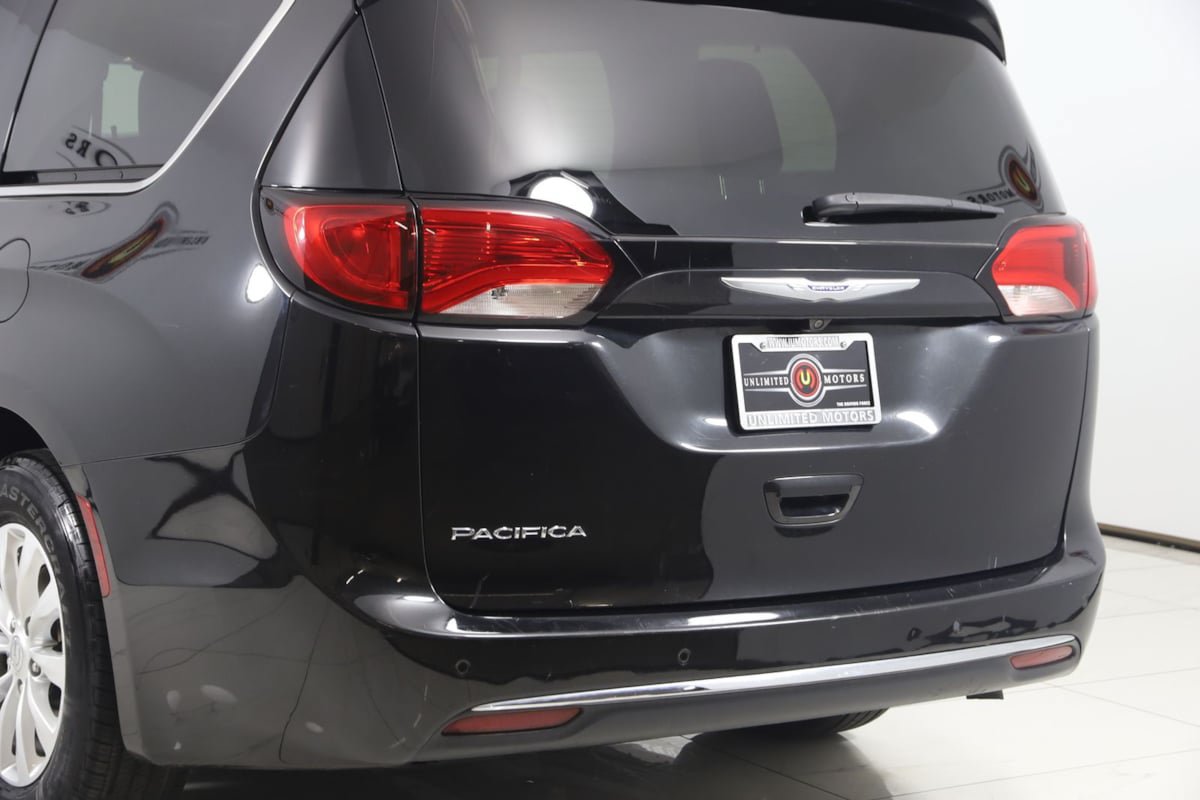 Used 2018 Chrysler Pacifica Touring-L FWD image 21