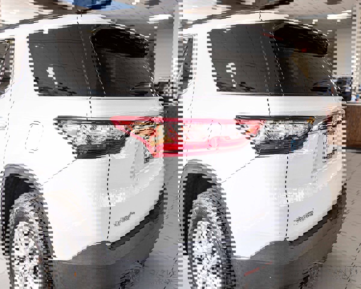 Used 2020 Chevrolet Traverse LT image 14