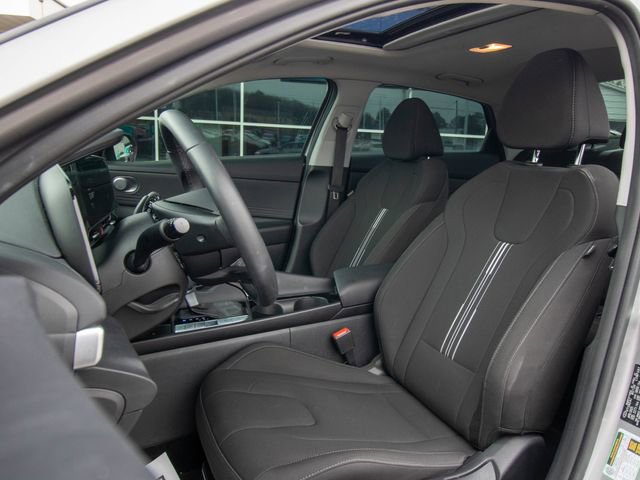 Used 2025 Hyundai Elantra SEL image 6