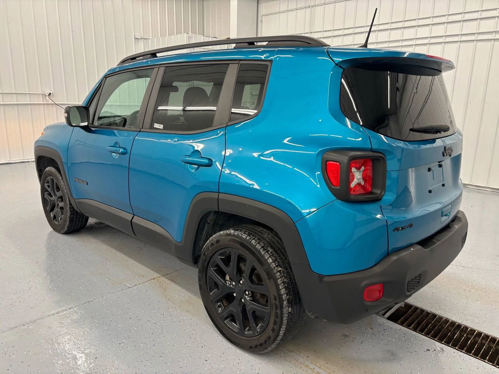 Used 2022 Jeep Renegade Altitude image 4