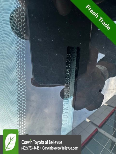 Used 2013 Toyota Sienna XLE image 16