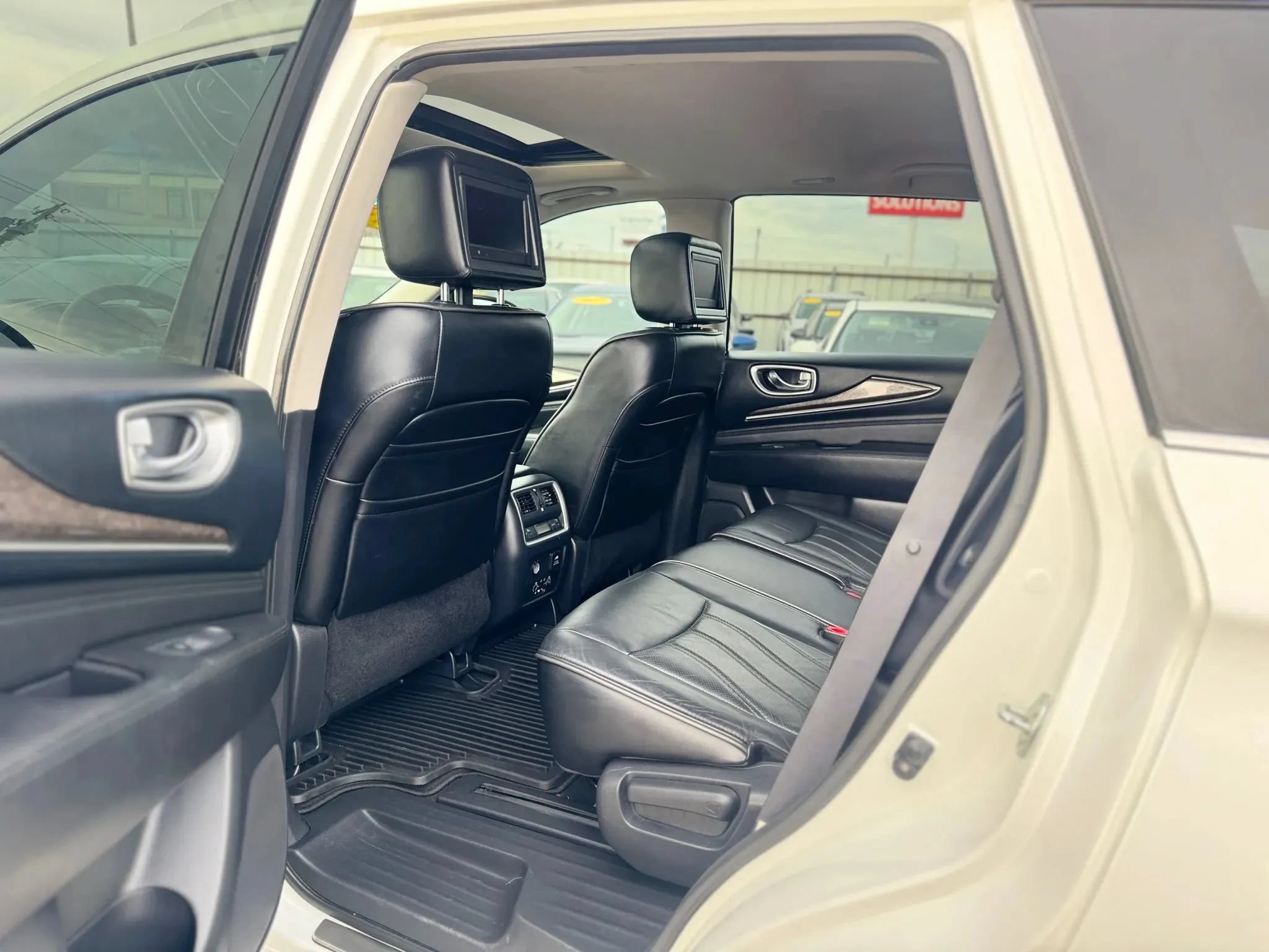Used 2013 INFINITI JX35 FWD w/ Premium Pkg image 20