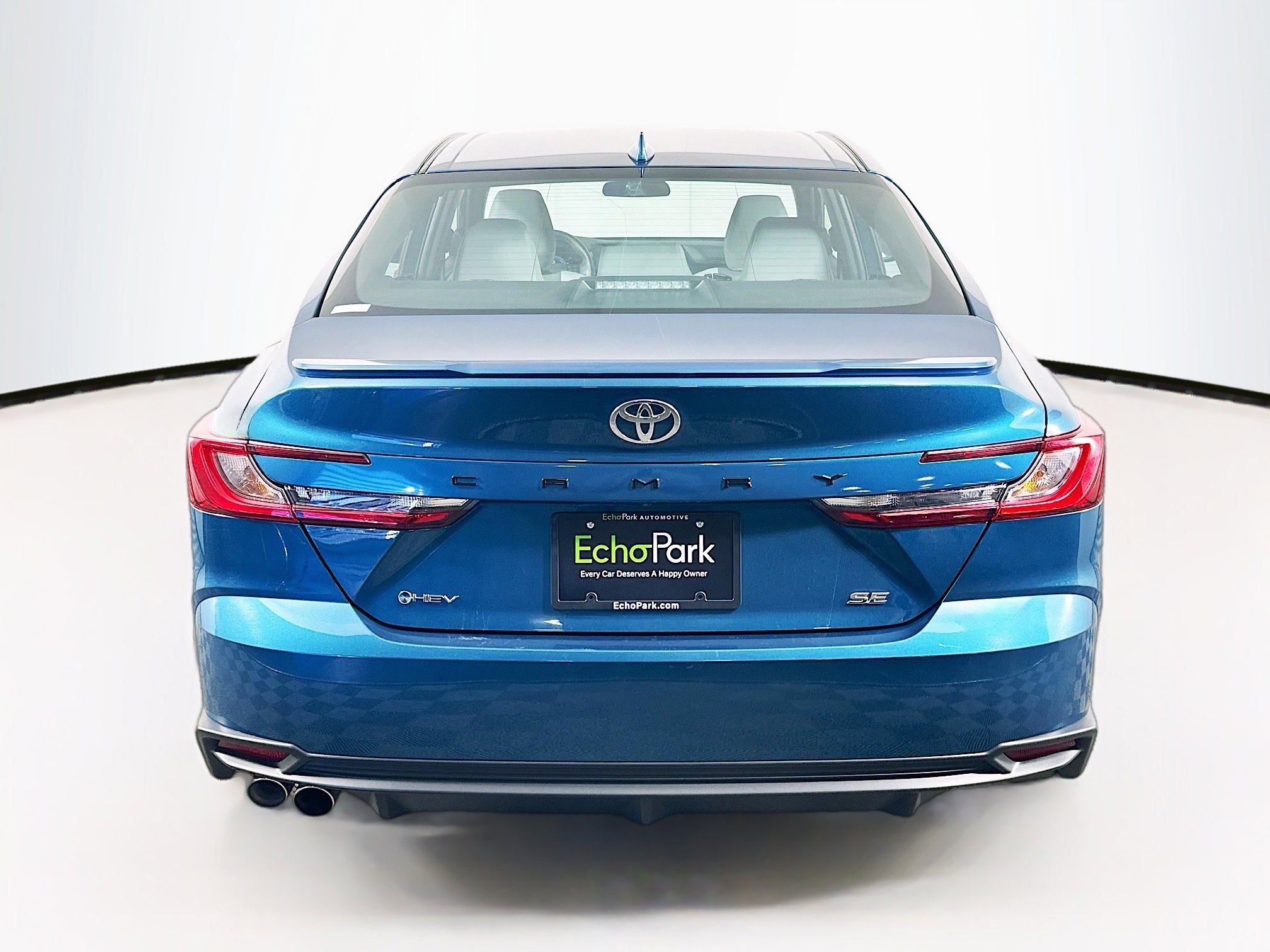 Used 2025 Toyota Camry SE image 7