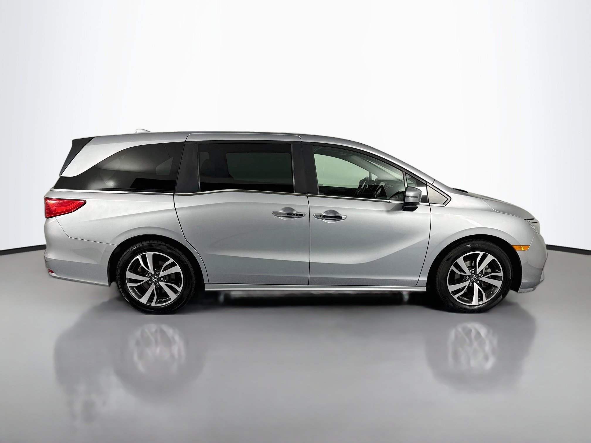 Certified 2023 Honda Odyssey Touring image 4