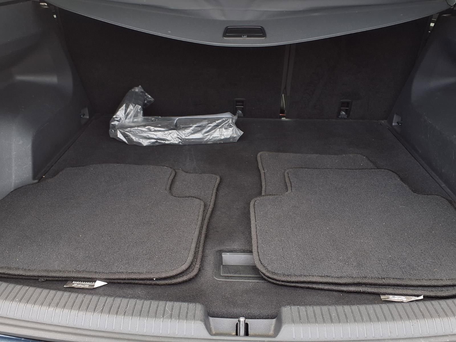 Used 2020 Volkswagen Atlas Cross Sport SE w/ Panoramic Sunroof Package image 6