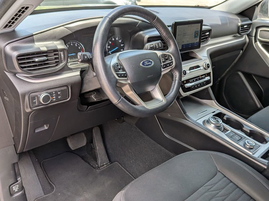 Used 2021 Ford Explorer XLT AWD/4WD image 34