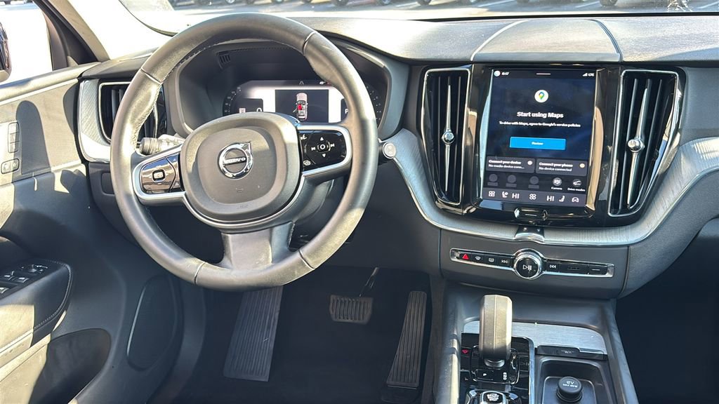 Certified 2025 Volvo XC60 B5 Plus AWD/4WD image 7