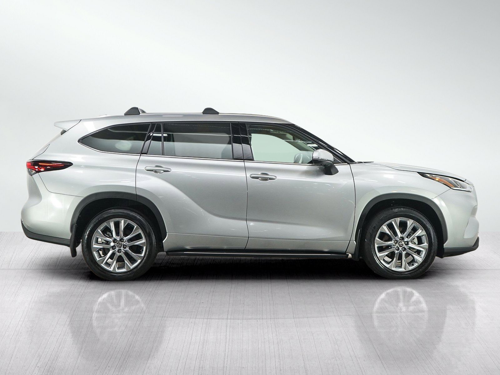 Used 2025 Toyota Highlander Limited AWD/4WD image 6