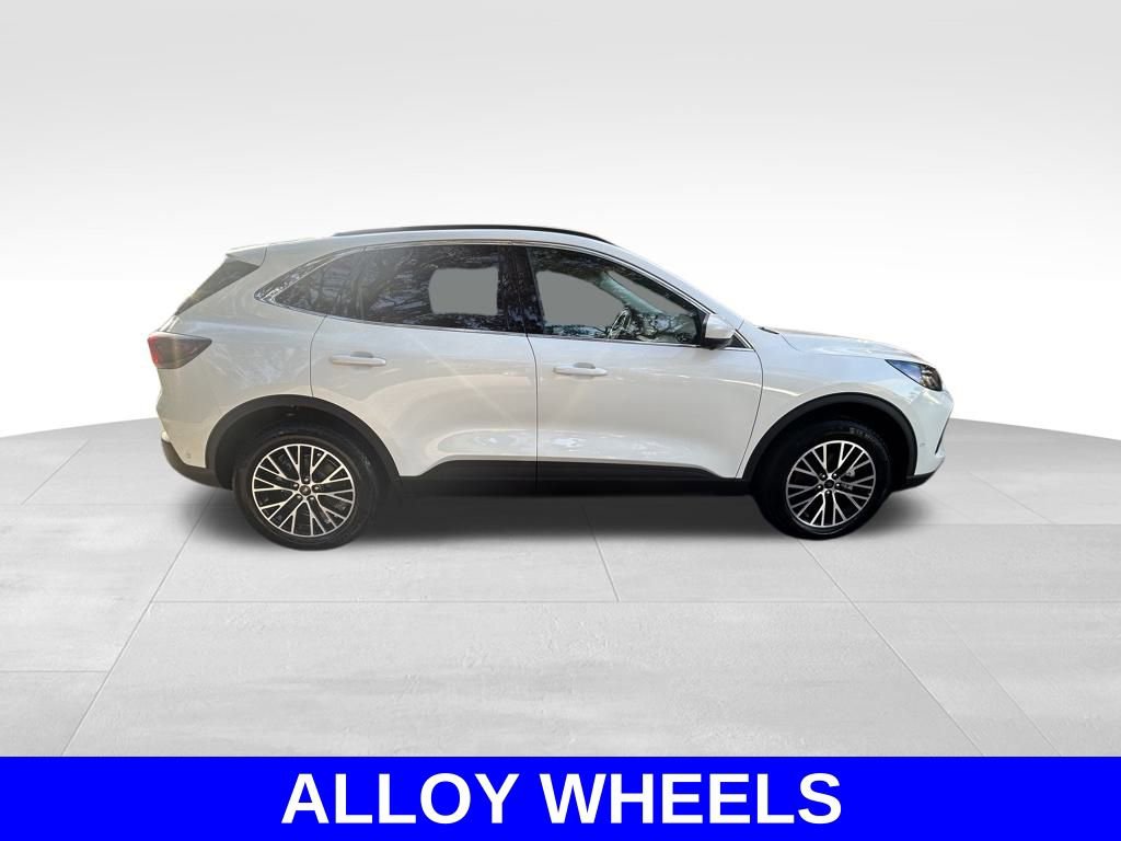 Certified 2024 Ford Escape SE w/ PHEV Premium Package video 3
