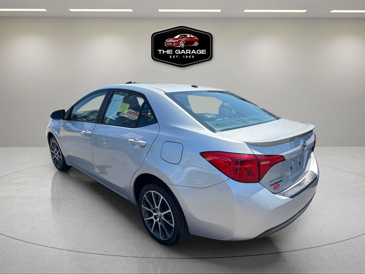 Used 2017 Toyota Corolla SE 50th Anniversary FWD image 3