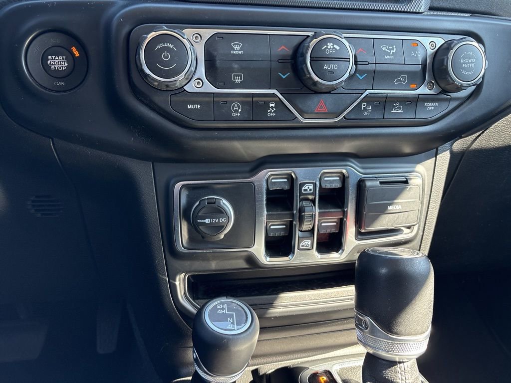 Used 2021 Jeep Gladiator Overland w/ Popular Equipment Package AWD/4WD image 32