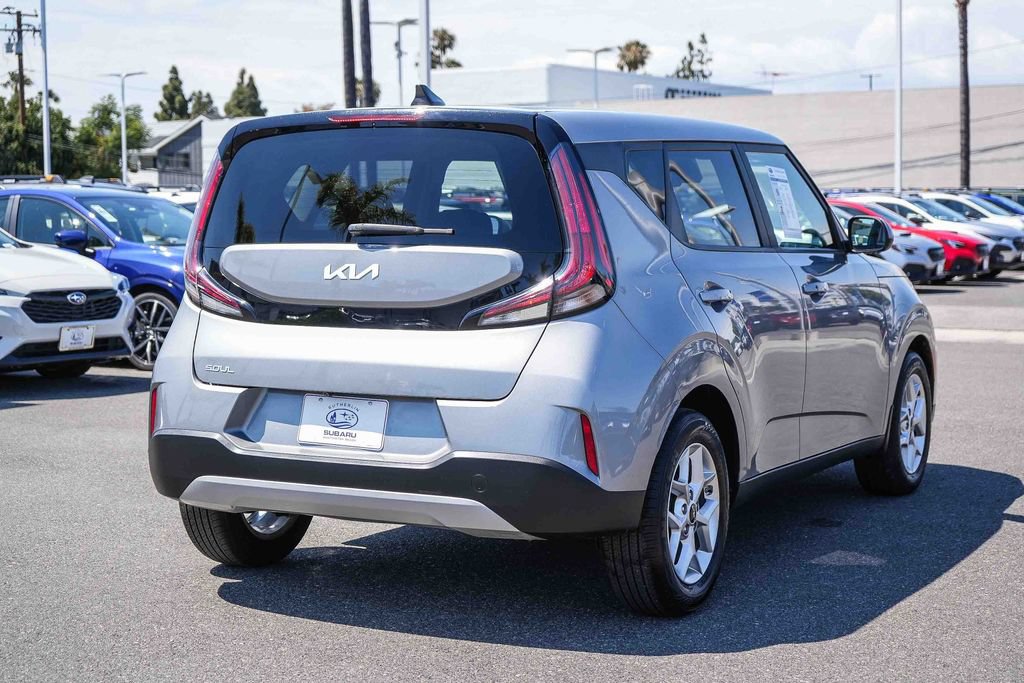 Used 2023 Kia Soul S FWD image 7