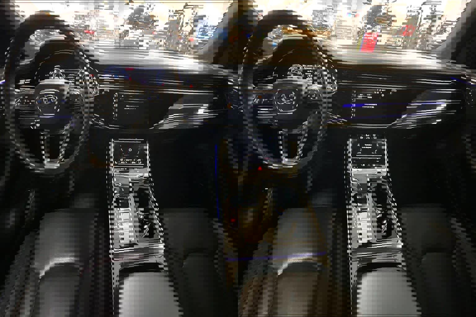 Used 2020 Audi Q8 Prestige w/ Prestige Package image 17