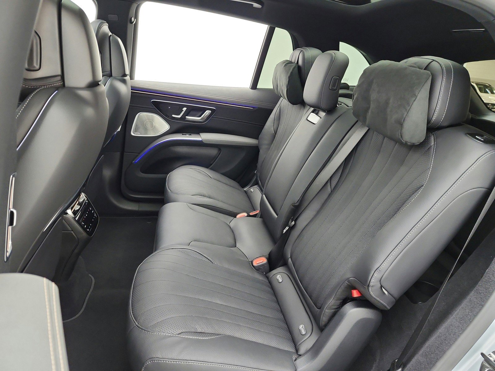 New 2026 Mercedes-Benz EQS 400 4MATIC SUV image 11