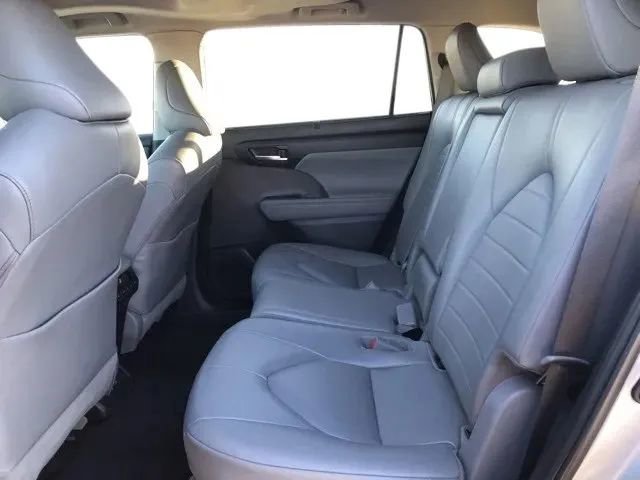 Used 2023 Toyota Highlander XLE image 22