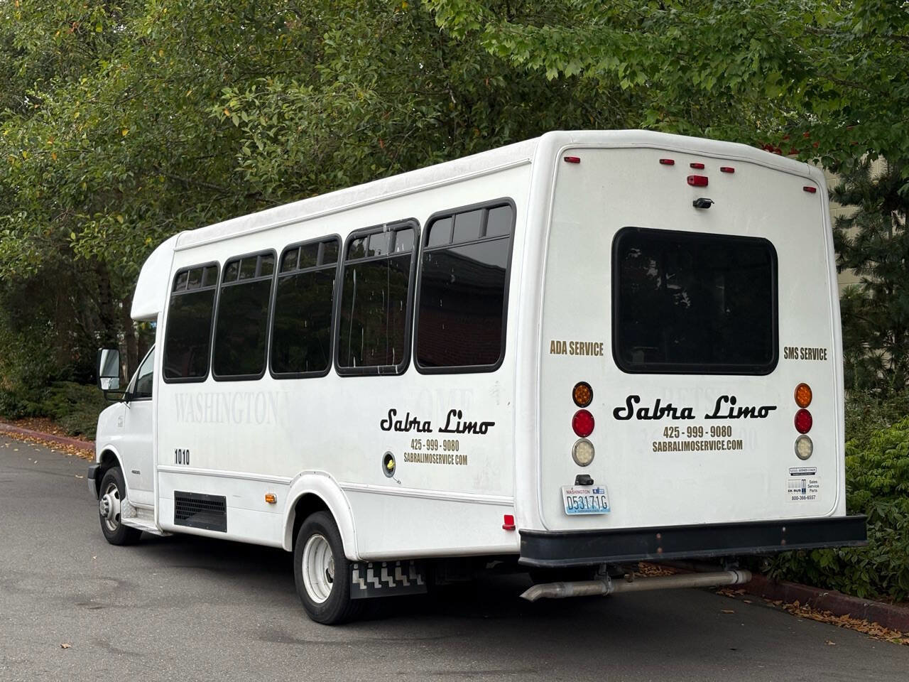 Used 2014 Chevrolet Express 4500 w/ Shuttle Bus Package RWD image 4