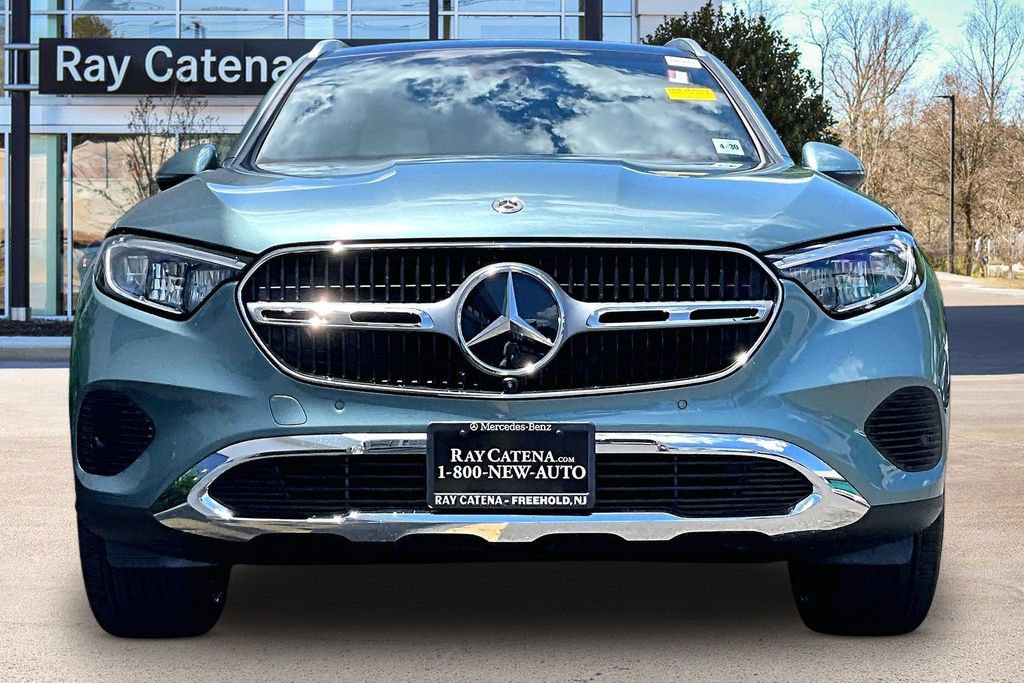 Used 2025 Mercedes-Benz GLC 300 4MATIC image 3