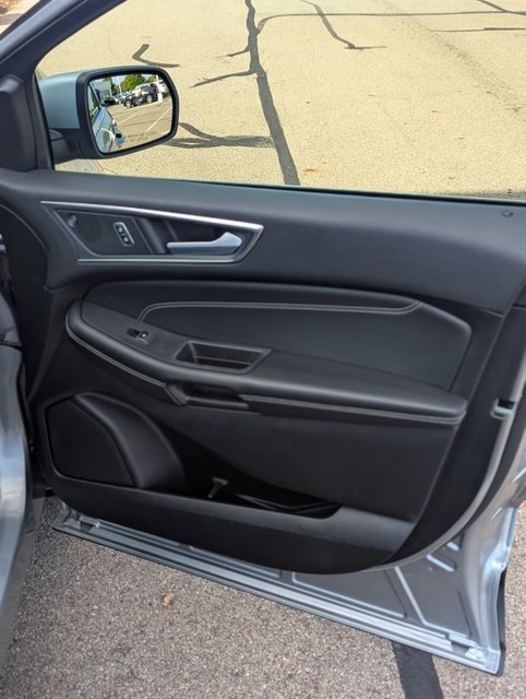 Used 2024 Ford Edge Titanium image 5