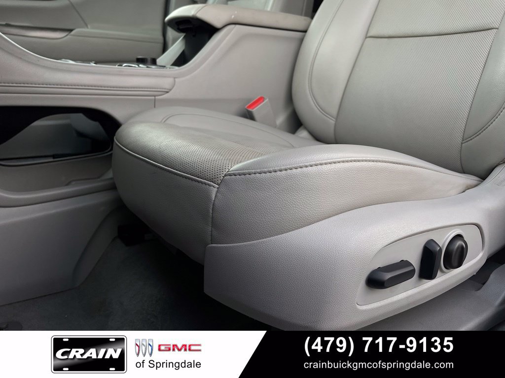 Used 2023 GMC Acadia SLT FWD image 23