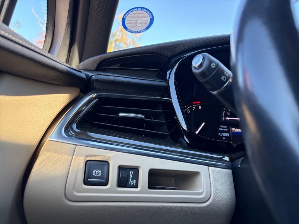 Used 2019 Cadillac XT5 FWD image 4