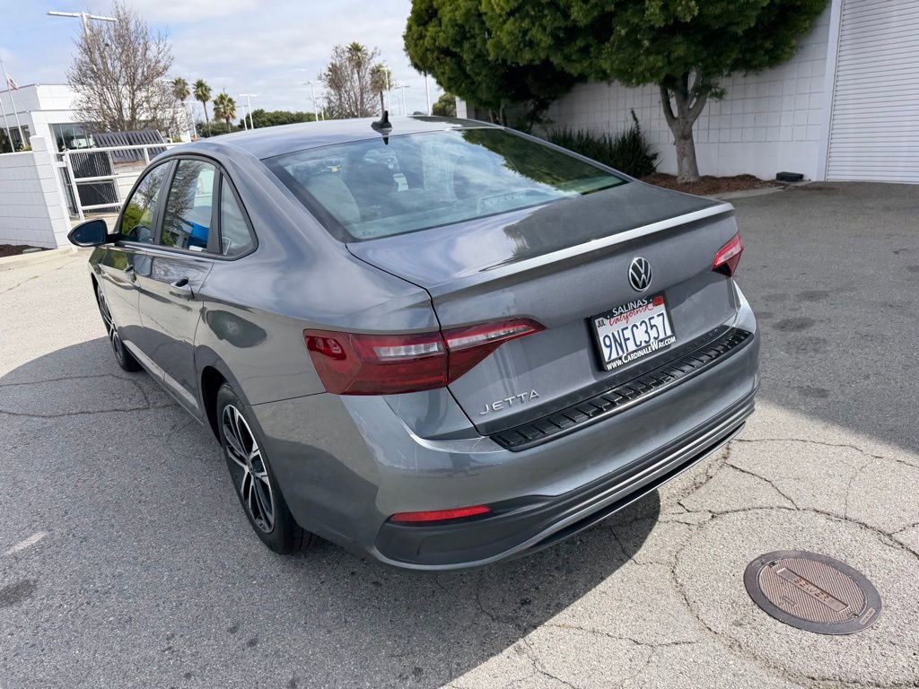 Used 2024 Volkswagen Jetta Sport image 4