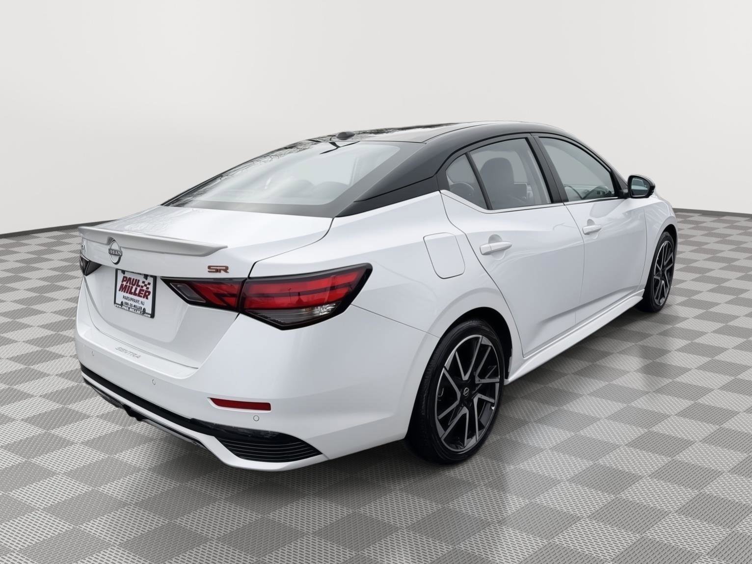 Used 2025 Nissan Sentra SR w/ SR Premium Package image 6