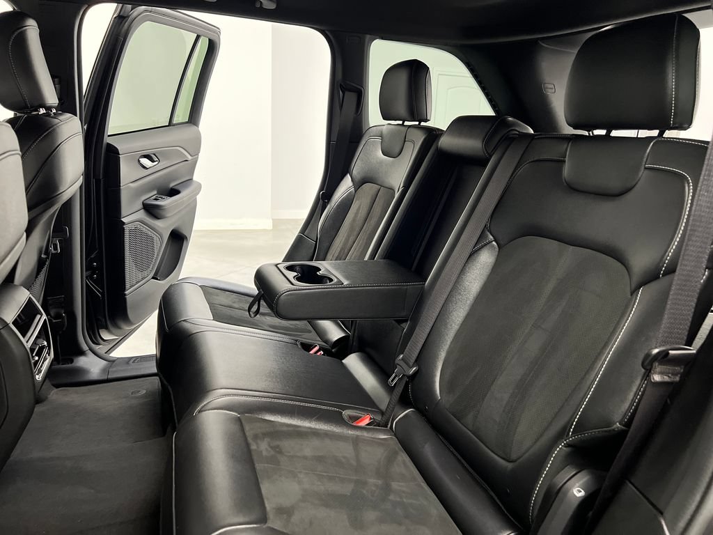 Used 2024 Jeep Grand Cherokee Altitude RWD image 16