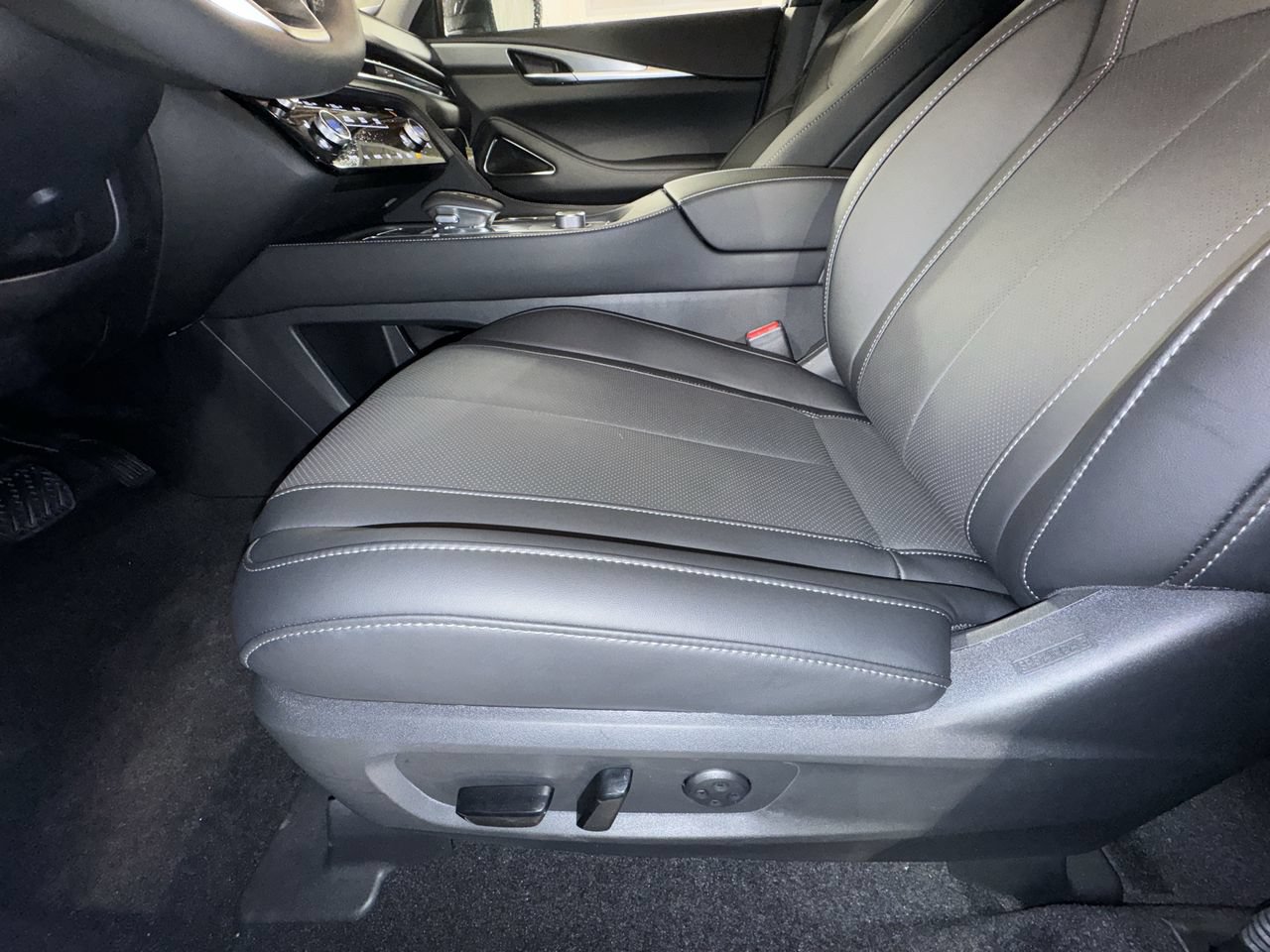 Certified 2026 INFINITI QX60 Luxe w/ Cargo Package AWD/4WD image 15