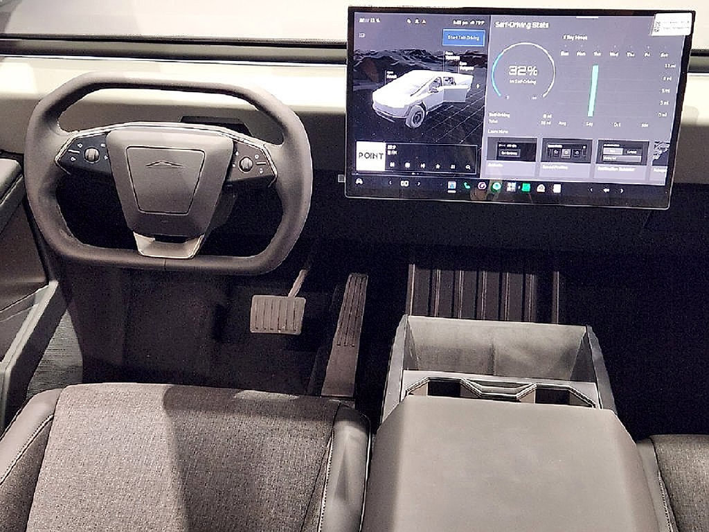 Used 2026 Tesla Cybertruck AWD Crew Cab image 28