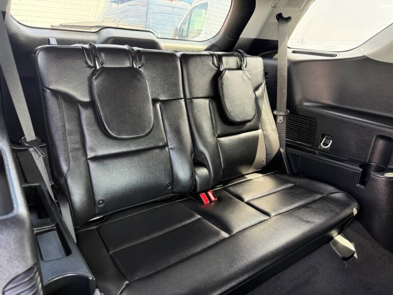 Used 2023 Ford Explorer Limited image 14