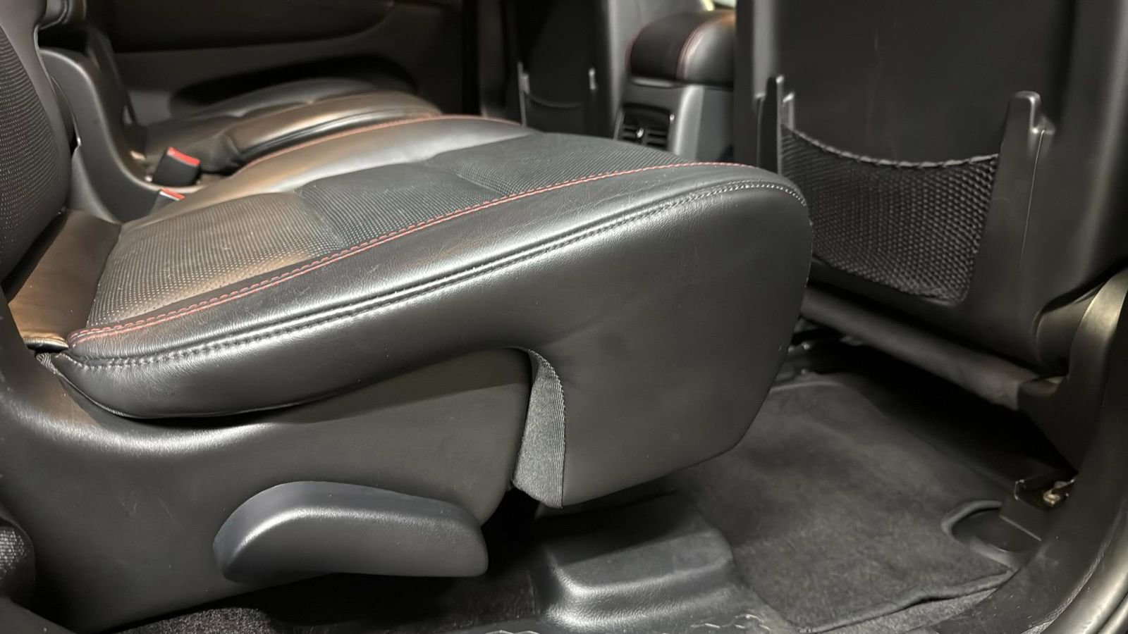 Used 2018 Dodge Durango R/T w/ Blacktop Package image 27