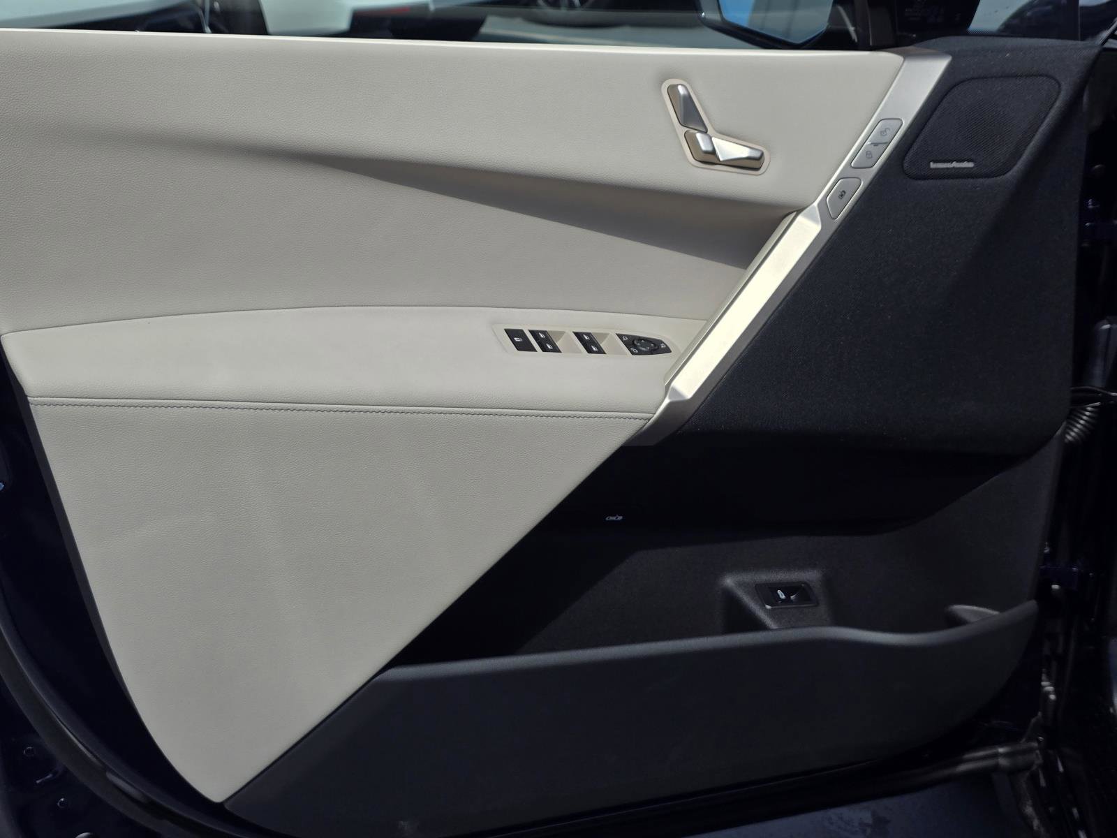 New 2026 BMW iX xDrive60 image 15