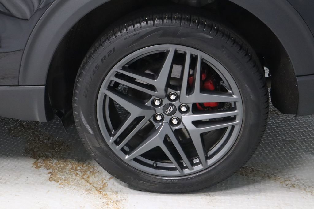 Certified 2025 Ford Explorer ST-Line w/ ST-Line Street Pack image 14