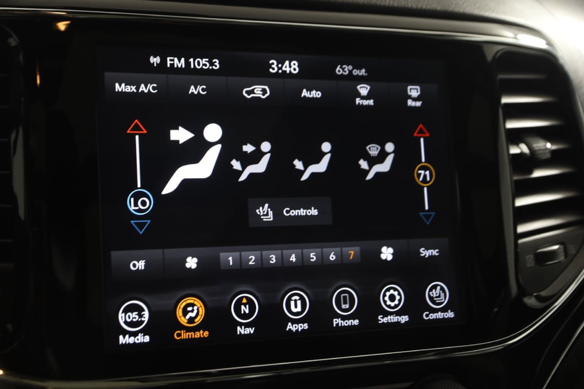 Used 2021 Jeep Grand Cherokee Overland AWD/4WD image 29