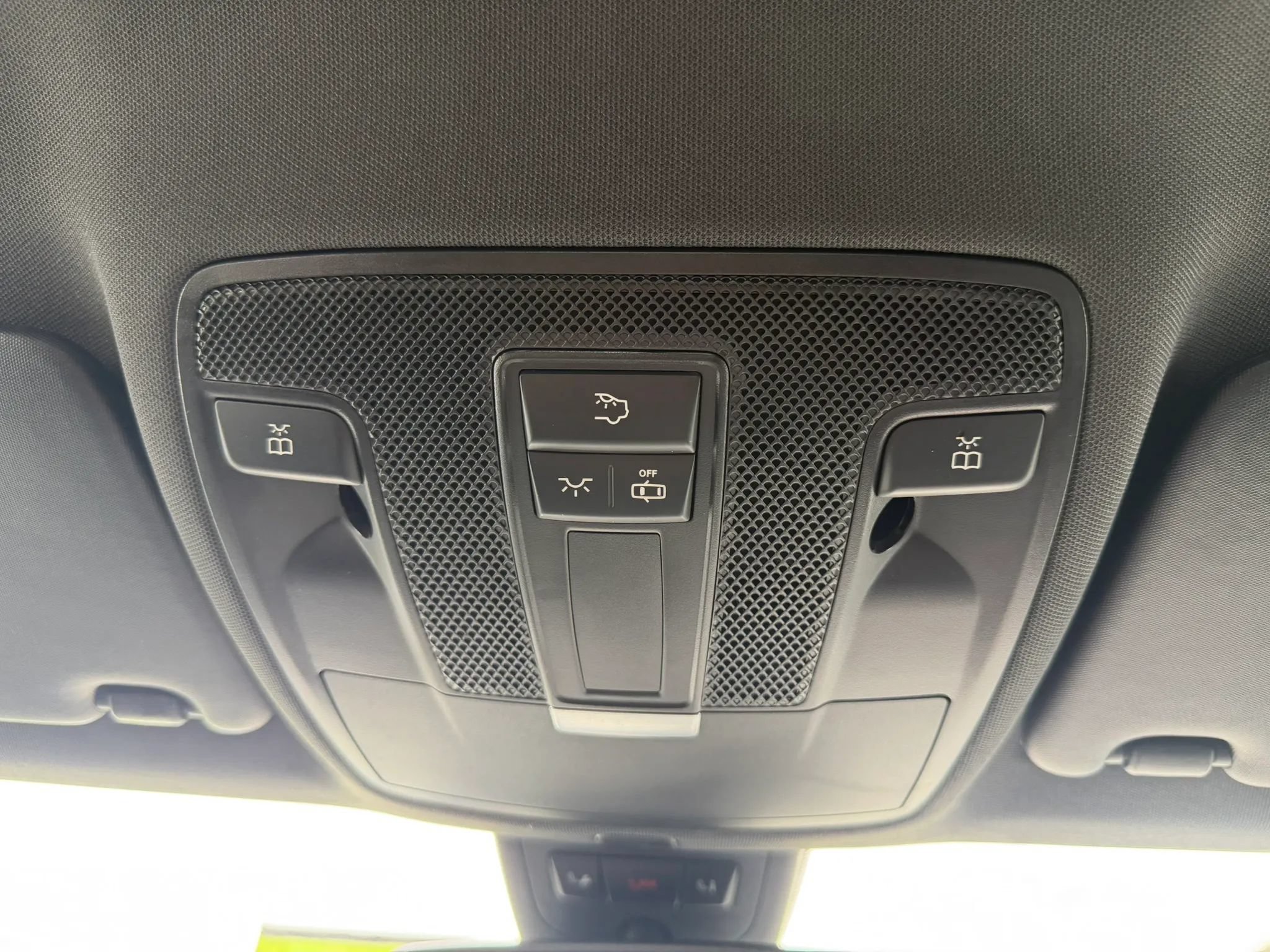 Used 2015 Mercedes-Benz CLA 250 image 24