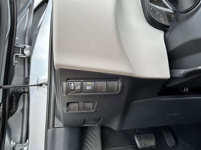 Used 2025 Toyota Corolla Cross L image 20