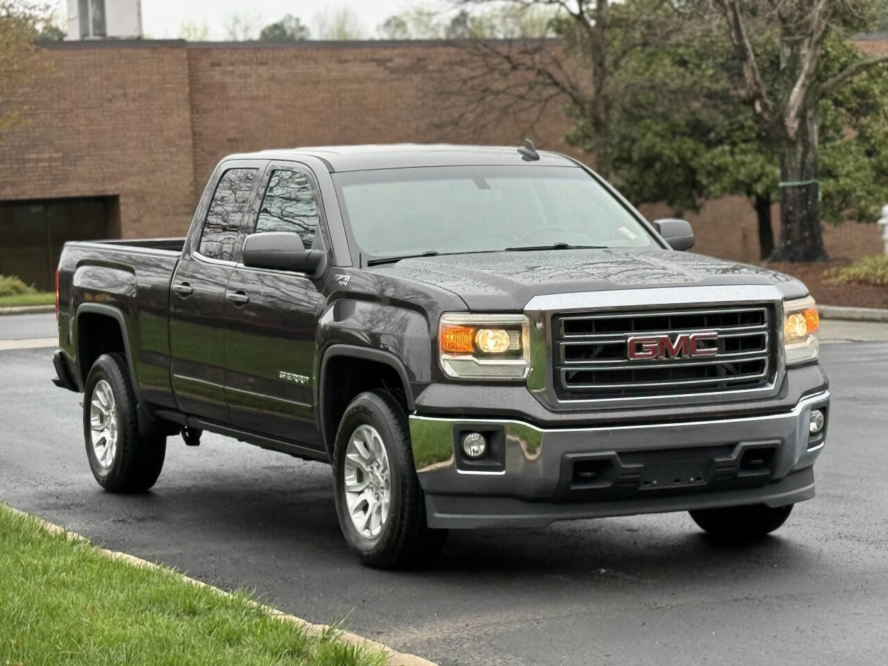 Used 2015 GMC Sierra 1500 SLE w/ SLE Value Package AWD/4WD image 3