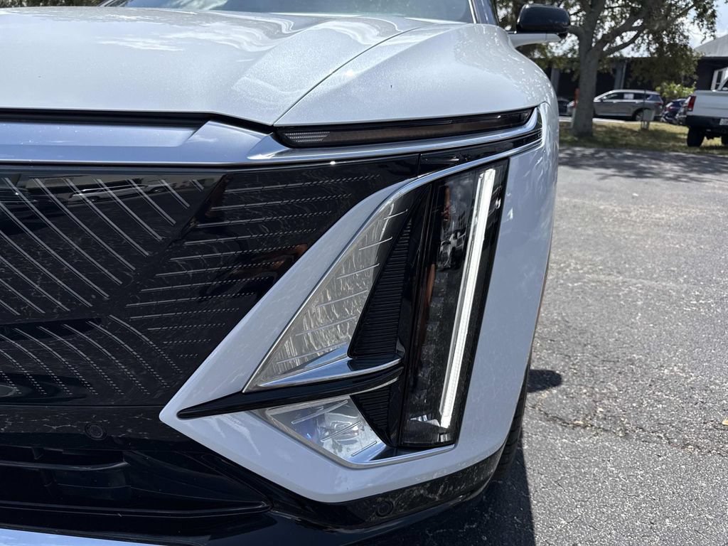 New 2026 Cadillac Lyriq Signature Luxury w/ LPO, Blue Accent Package AWD/4WD image 9