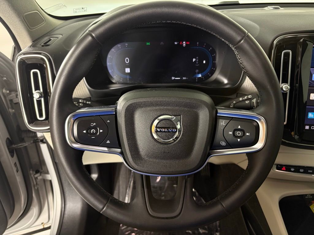 Used 2023 Volvo XC40 B5 Plus w/ Protection Package image 20