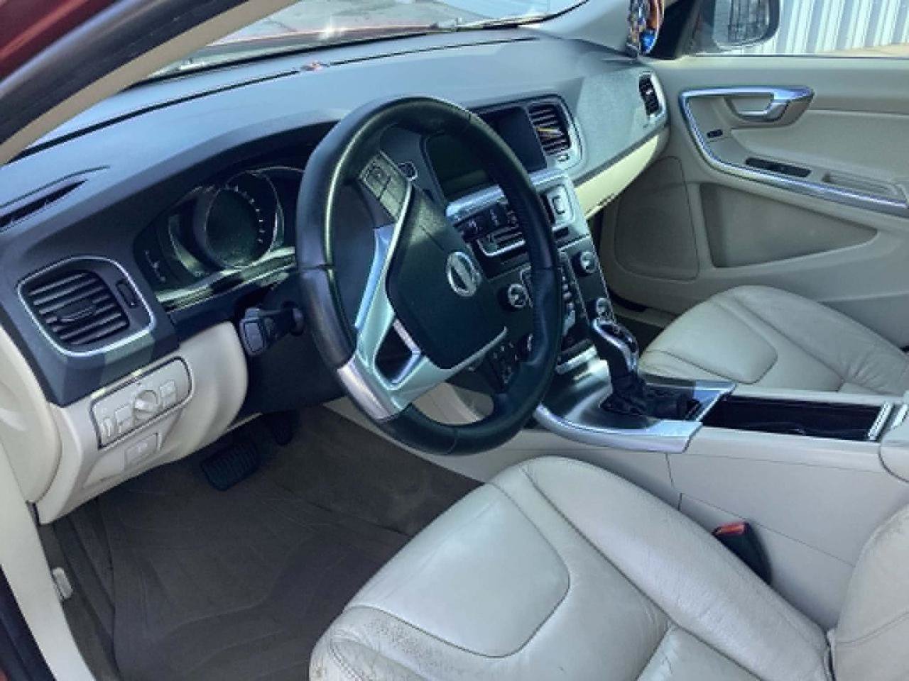 Used 2014 Volvo S60 T5 FWD image 11