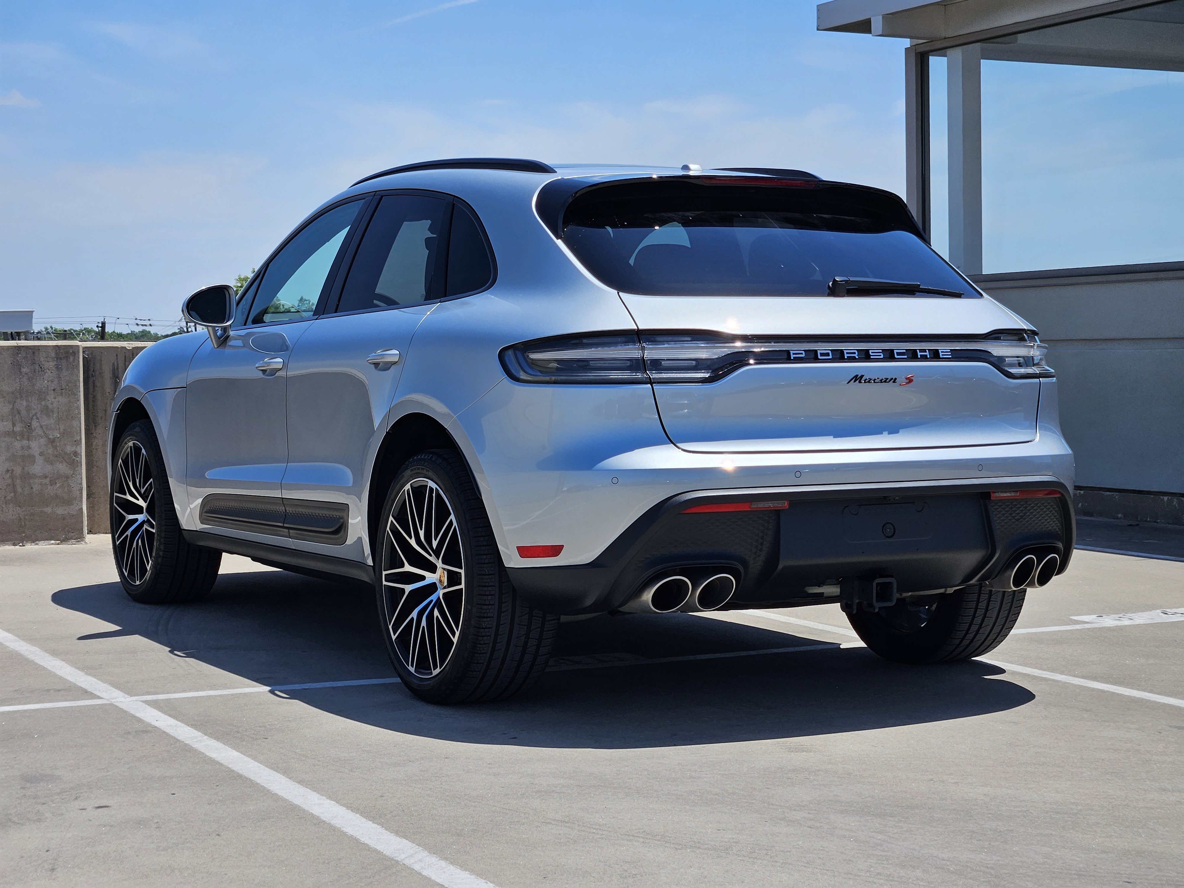 Certified 2024 Porsche Macan S AWD/4WD image 3