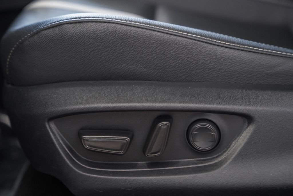 Used 2025 Toyota Camry SE image 35