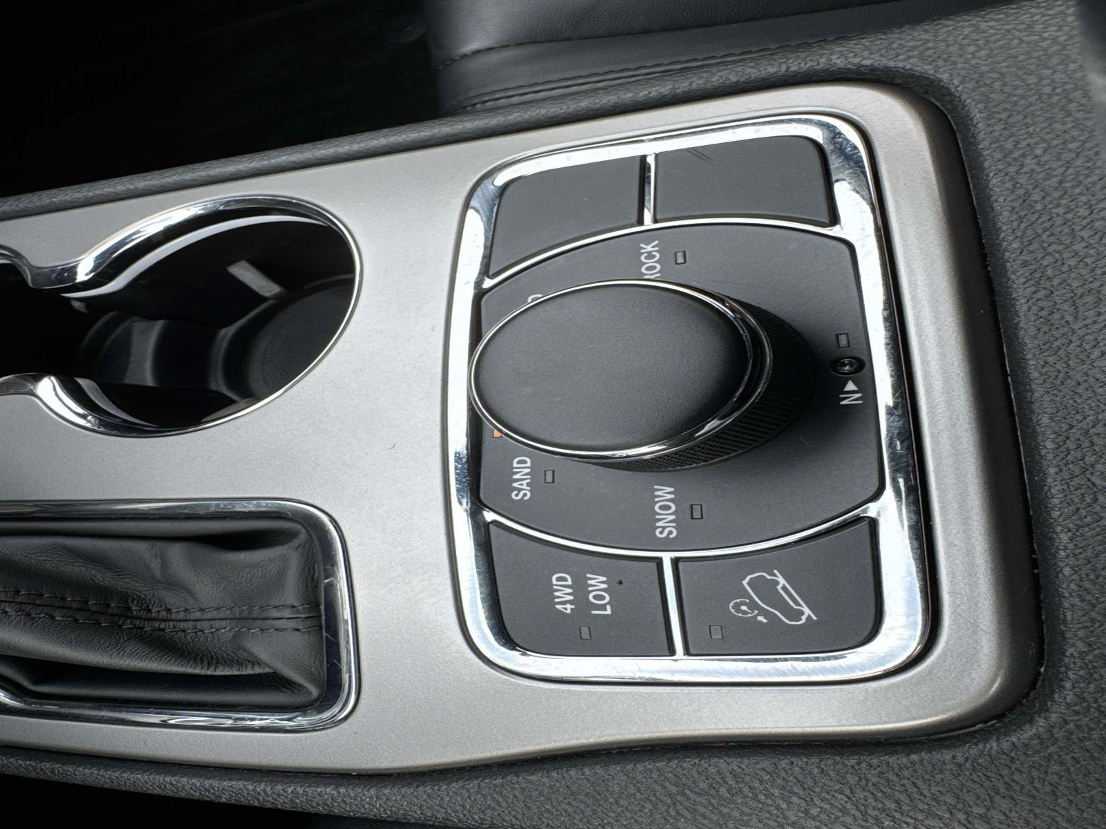 Used 2022 Jeep Grand Cherokee Limited image 25